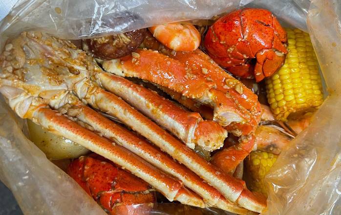 Order Crabby Lobsters food online from Stinkin Crawfish store, Gardena on bringmethat.com