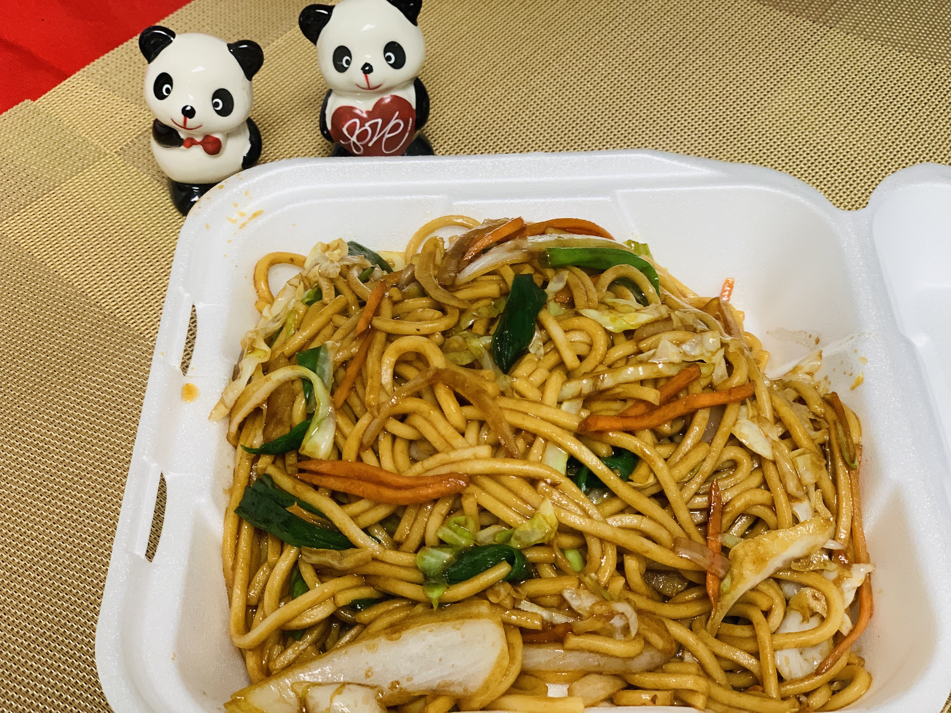 Order 17. Vegetable Lo Mein 蔬菜炒面 food online from China town Restaurant store, Anchorage on bringmethat.com