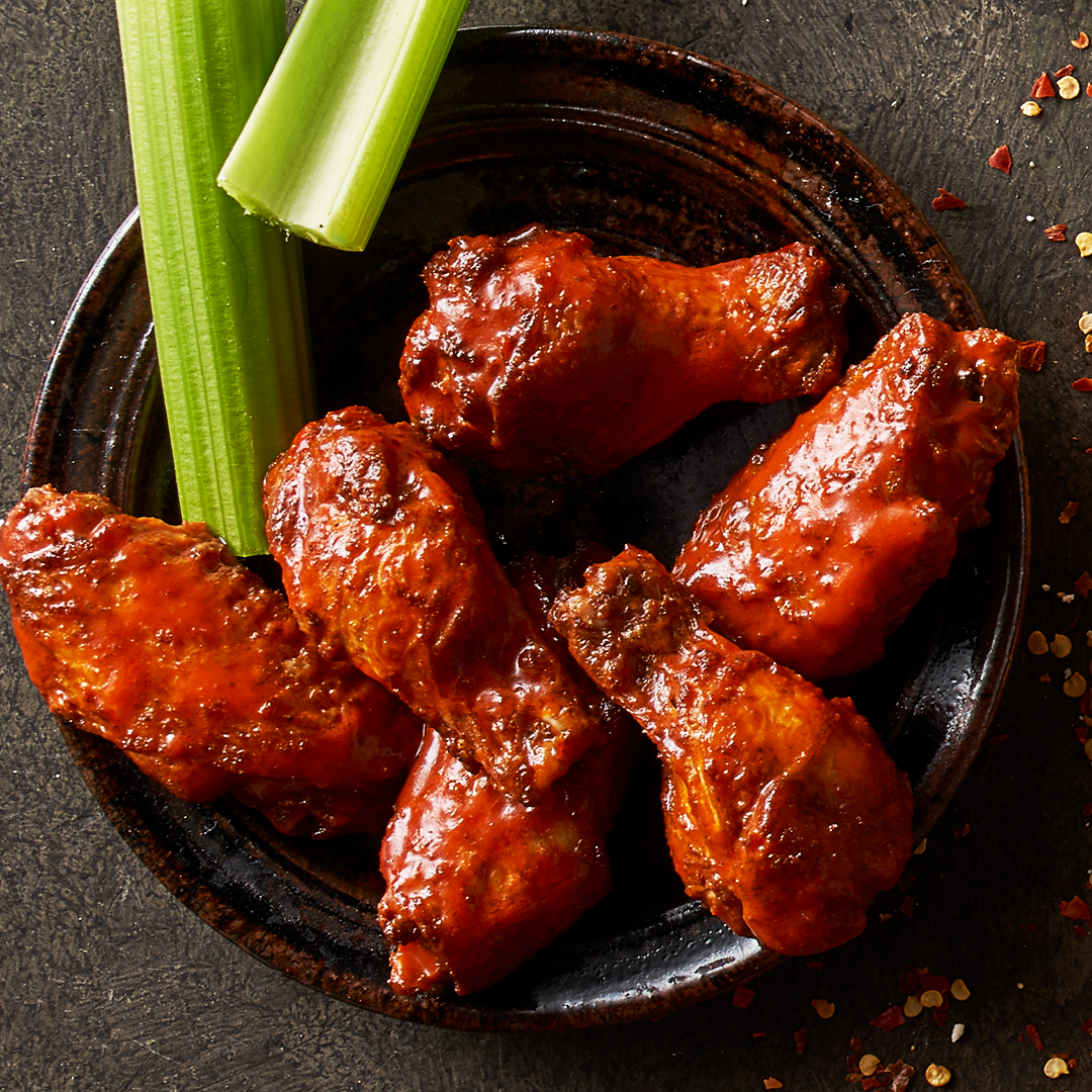 Order 6 Classic Wings food online from Round Table Pizza store, Burbank on bringmethat.com