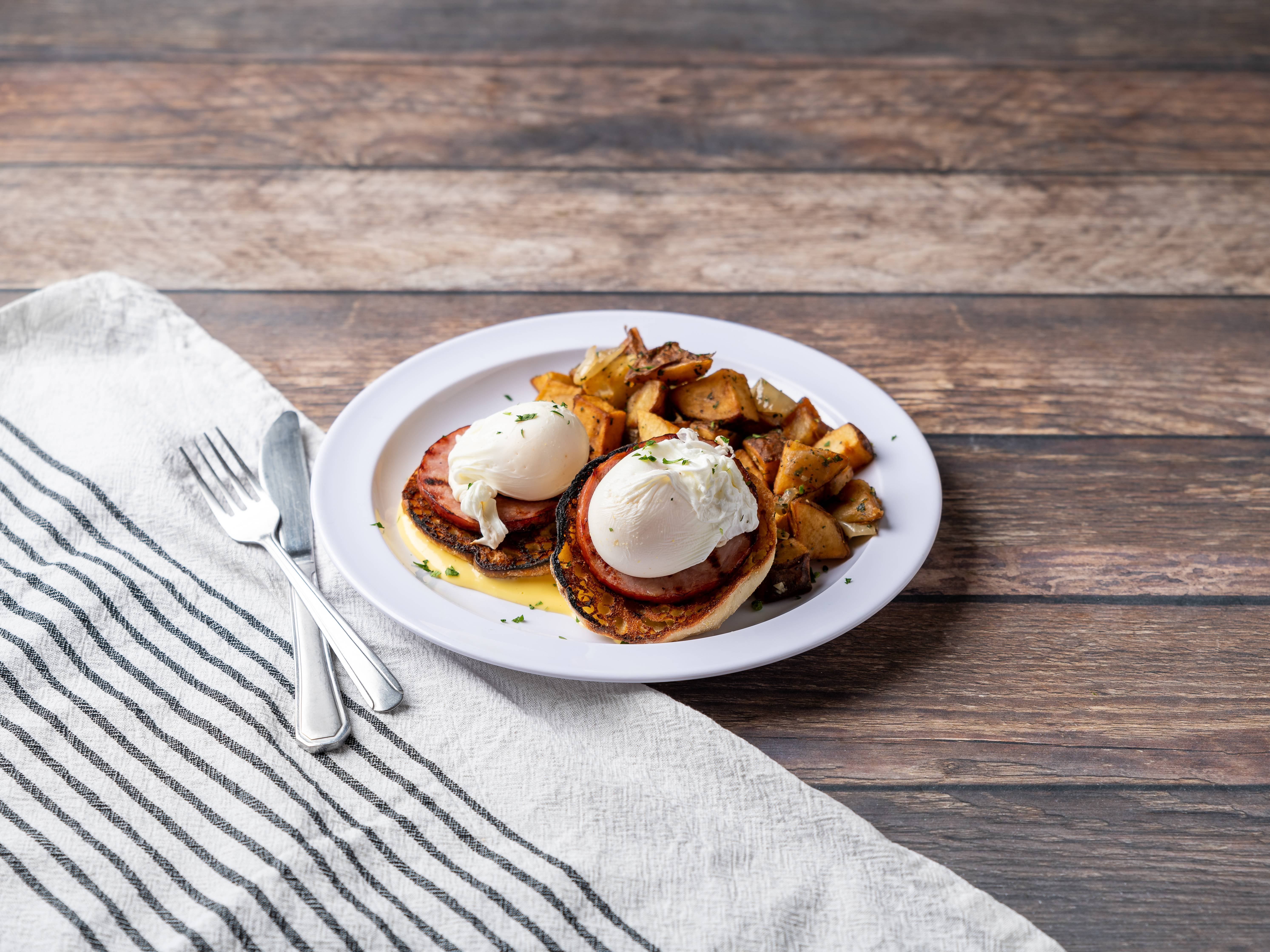Order Traditional Eggs Benedict  food online from Jam and Honey store, Chicago on bringmethat.com