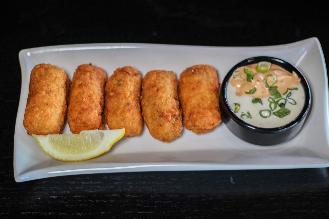 Order Lobster Tater Tots food online from Smokin Fins  store, Fort Collins on bringmethat.com