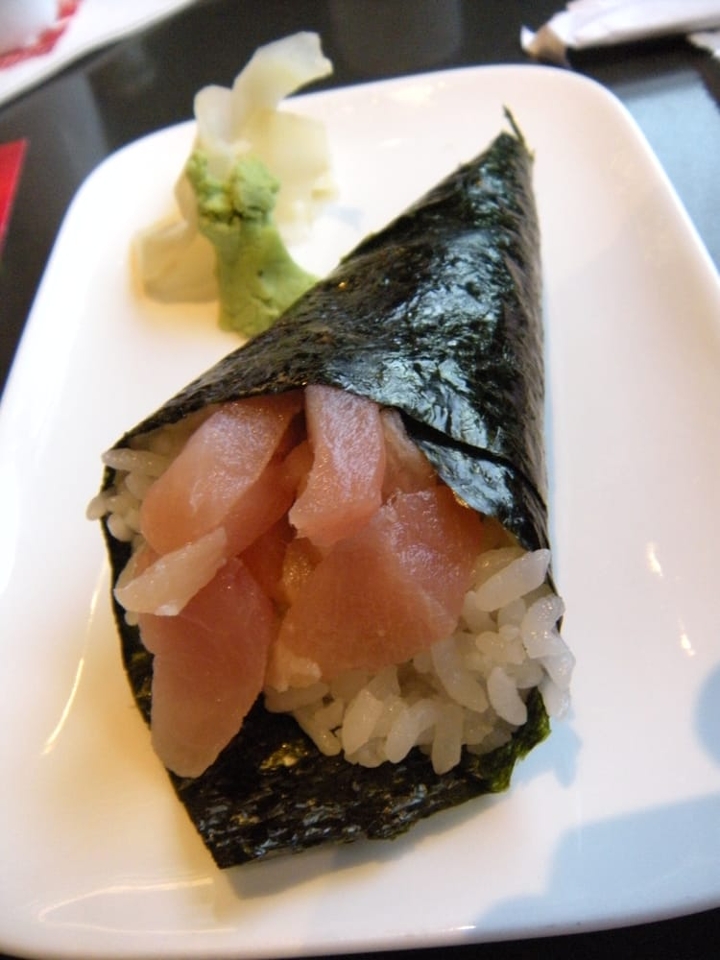Order Yellowtail Hand Roll food online from Taiko store, Irvine on bringmethat.com