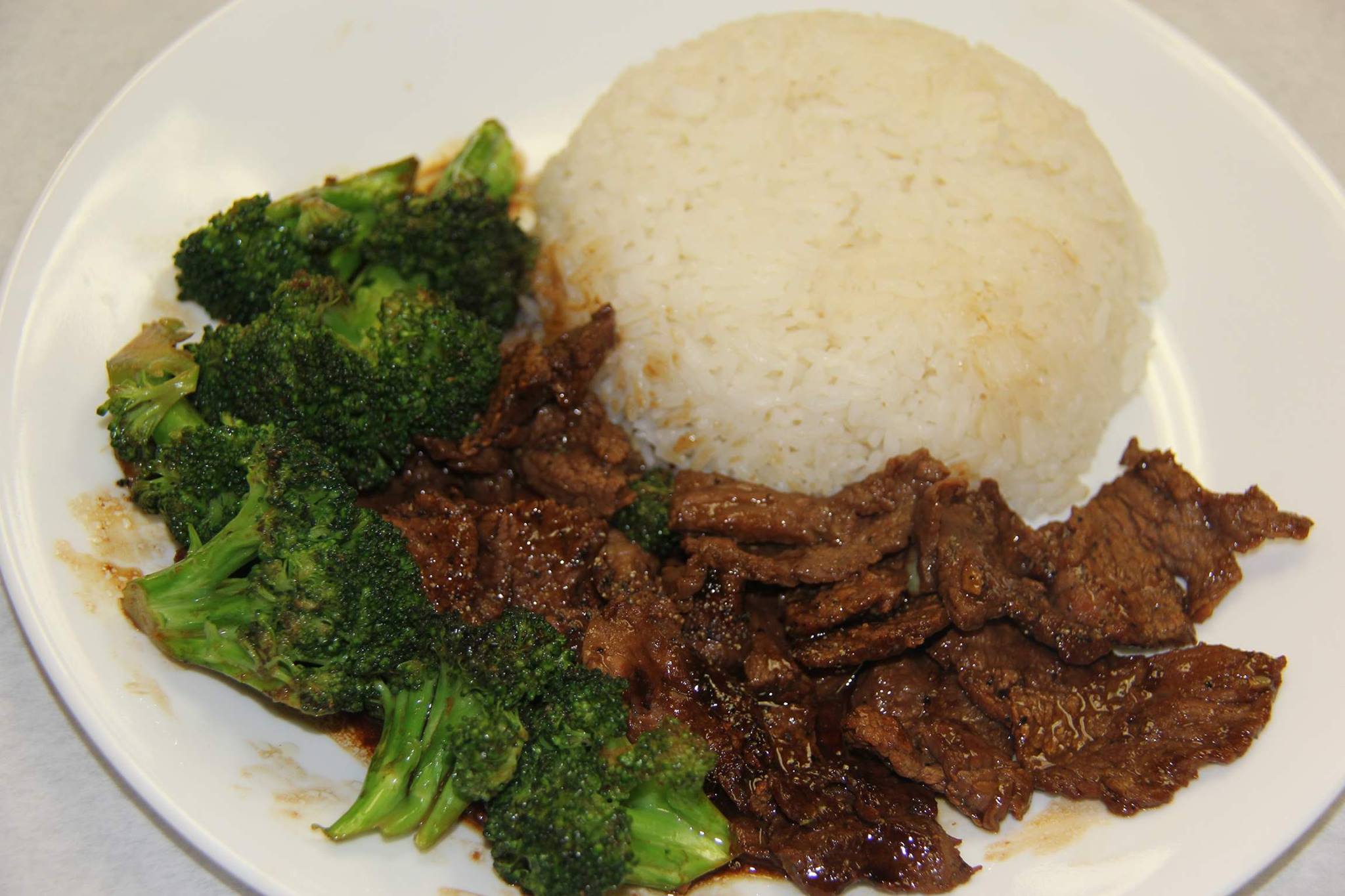 Order Beef Broccoli Lunch food online from Happy Donut store, San Francisco on bringmethat.com