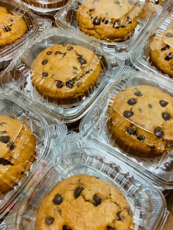 Order Chocolate Chip Deep Dish Cookie food online from Cookie Spin store, Chicago on bringmethat.com