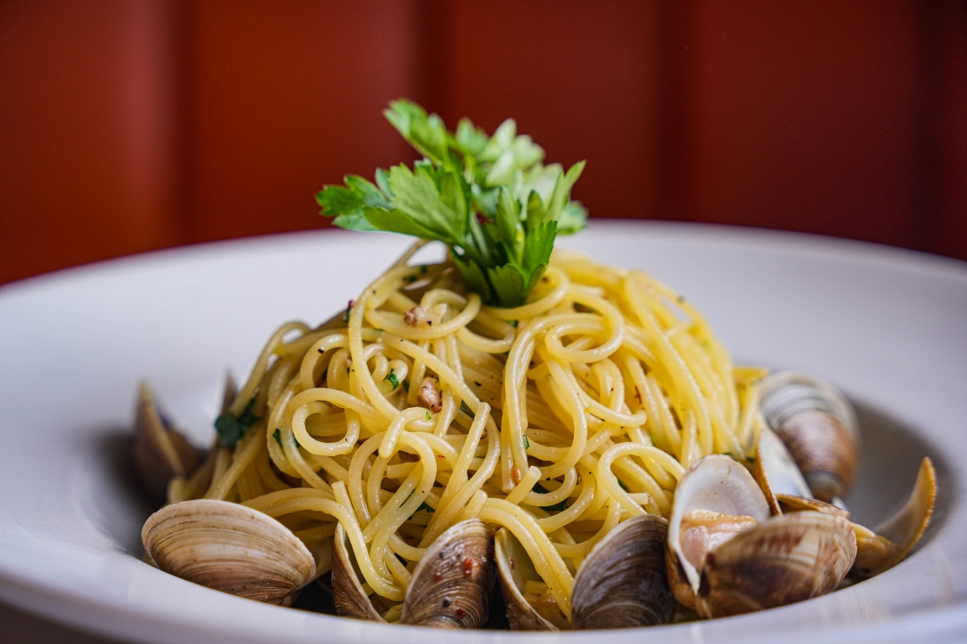Order Spaghetti Alle Vongole food online from Serafina store, New York on bringmethat.com