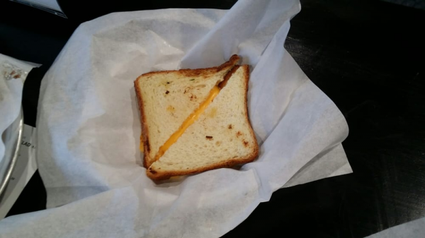 Order KIDS GRILLED CHEESE food online from Blvd Brgr Company store, Camarillo on bringmethat.com