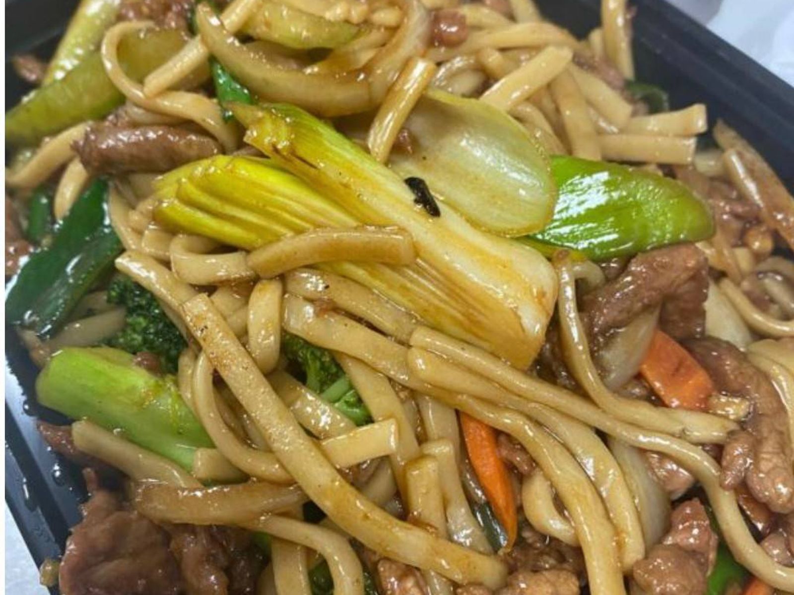 Order Beef Lo Mein food online from Rice Bowl Cafe store, Austin on bringmethat.com