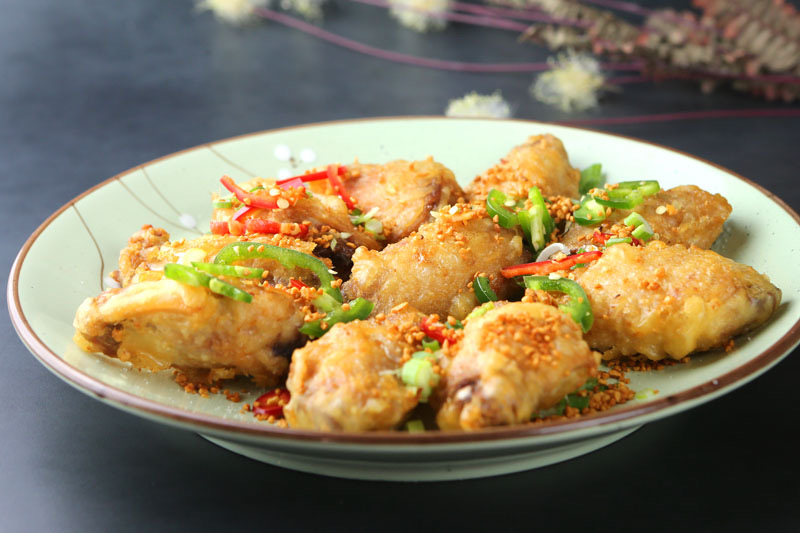 Order A01. Salt and Pepper Chicken Wing   椒盐鸡翼 food online from Feng Ze Yuan store, San Francisco on bringmethat.com