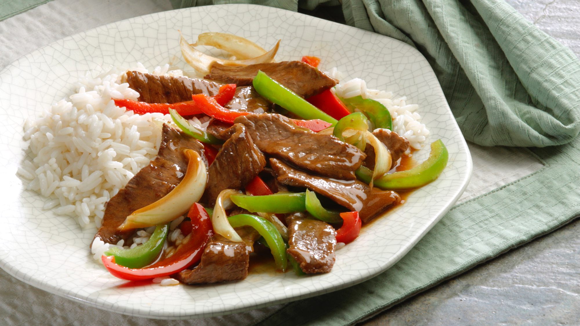 Order C4. Pepper Steak with Onion Combination Platter food online from Boulevard Chinese Restaurant store, Elmwood Park on bringmethat.com