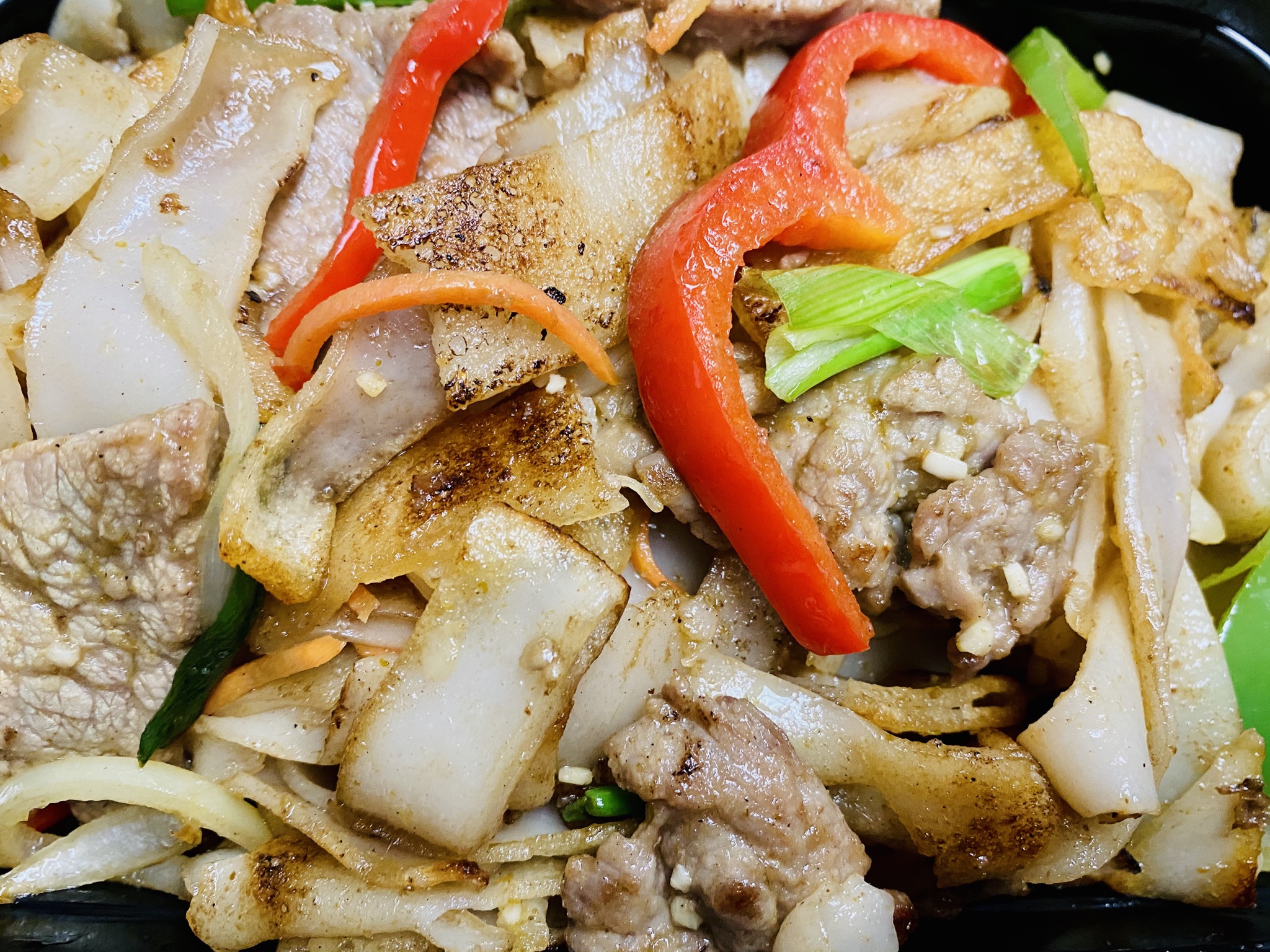 Order Thai Spicy Basil Chow Fuun Noodle  food online from Min Min Asian Cafe store, Chicago on bringmethat.com