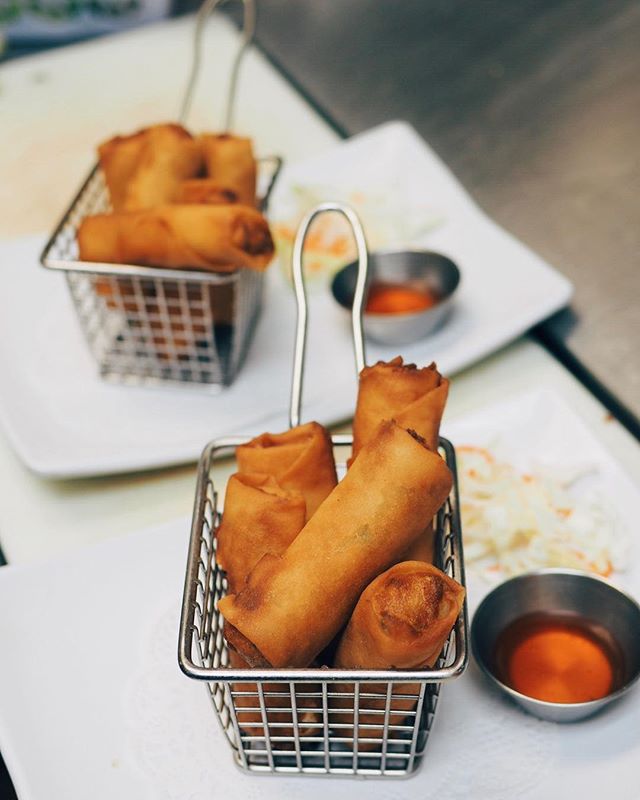 Order Egg Roll food online from Sri Siam Cafe store, North Hollywood on bringmethat.com