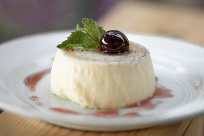 Order Panna Cotta food online from Fabiolus cucina store, Los Angeles on bringmethat.com