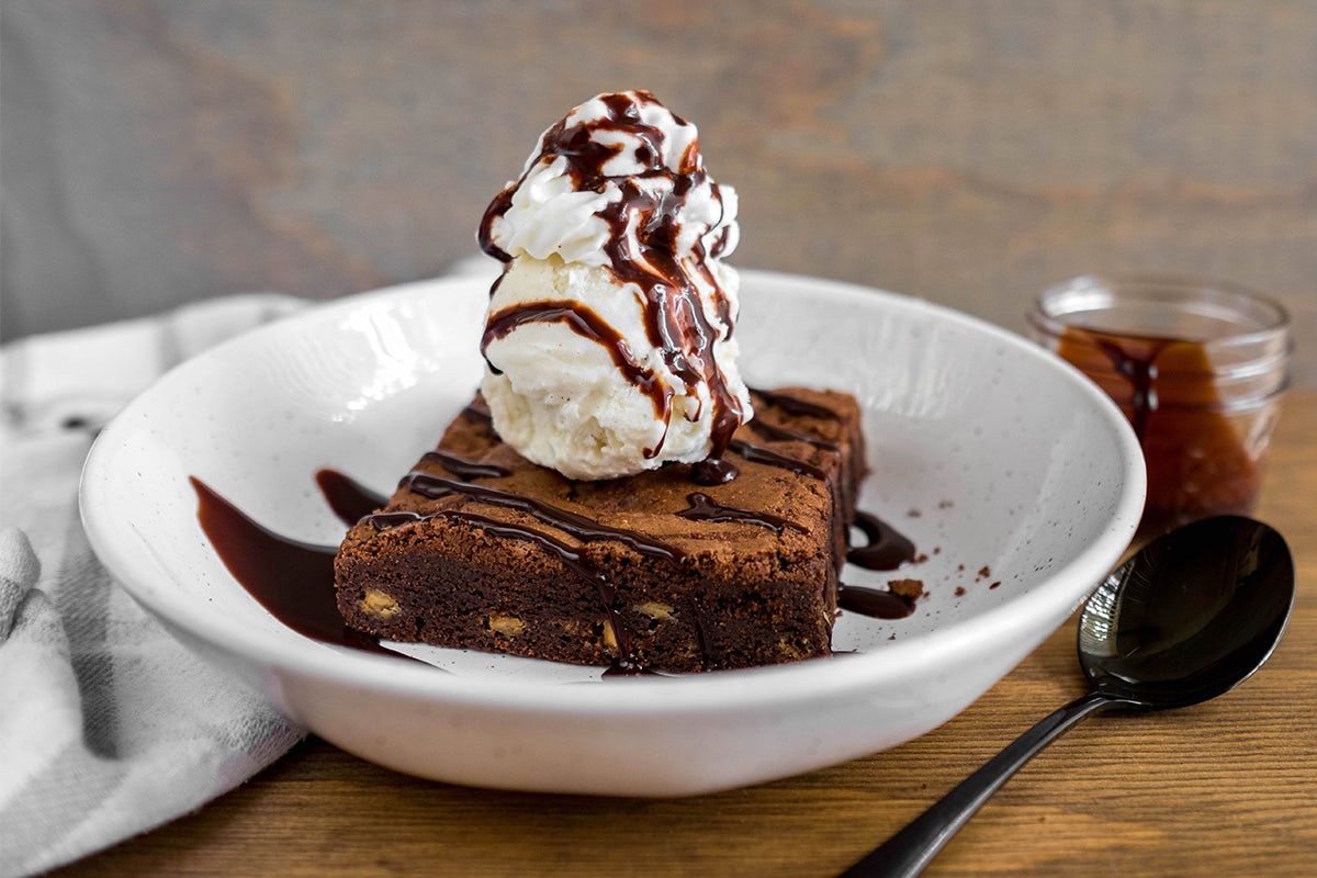 Order Chocolate Brownie Sundae food online from Lazy Dog Restaurant & Bar store, Dublin on bringmethat.com