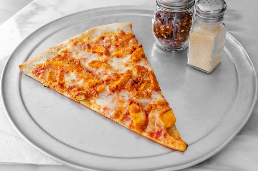 Order Buffalo Chicken Pizza - Medium 14" (6 Slices) food online from Queens Pizza store, Newark on bringmethat.com