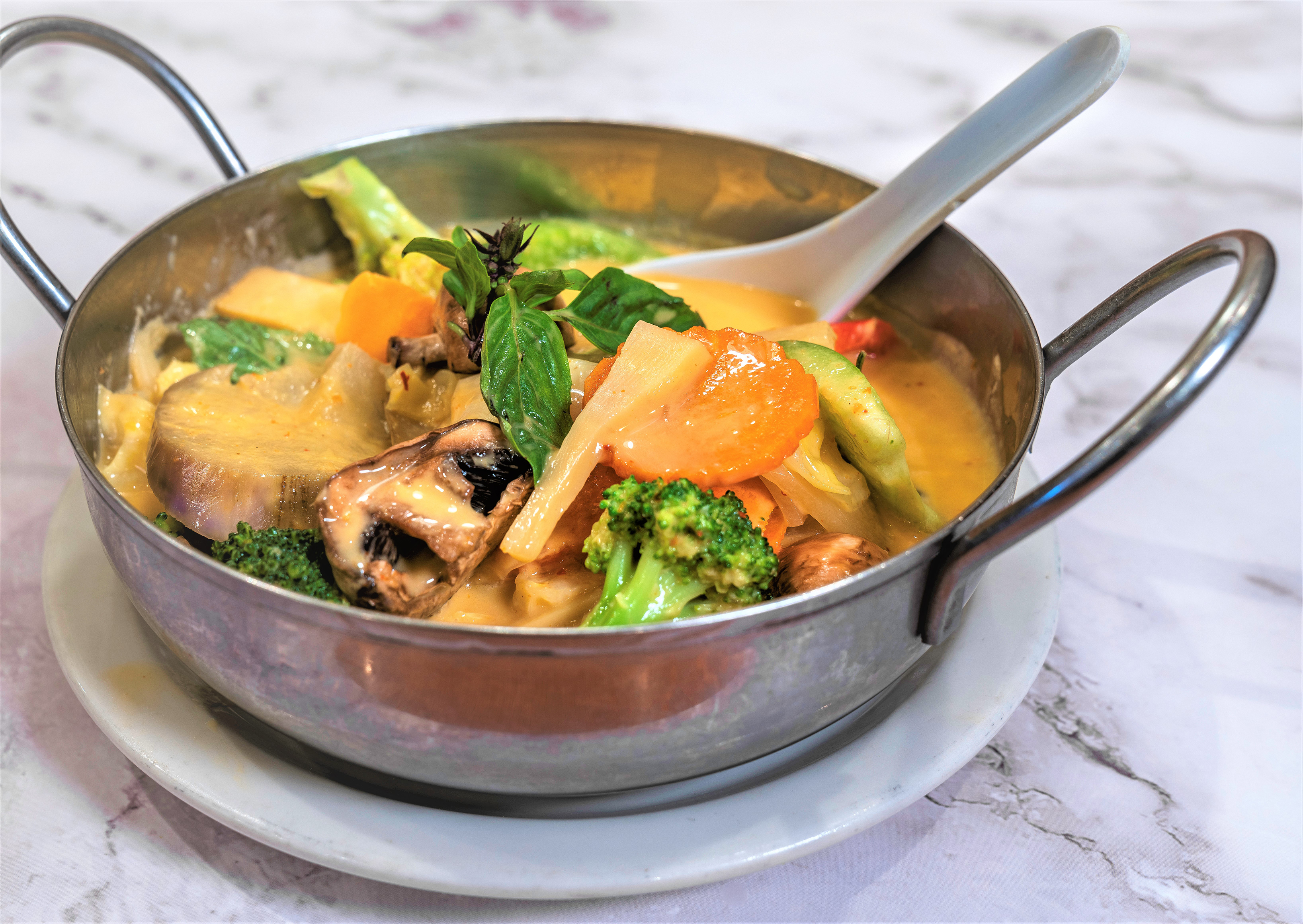 Order V7. Vegetable Curry food online from S!!! Thai Food store, Temecula on bringmethat.com