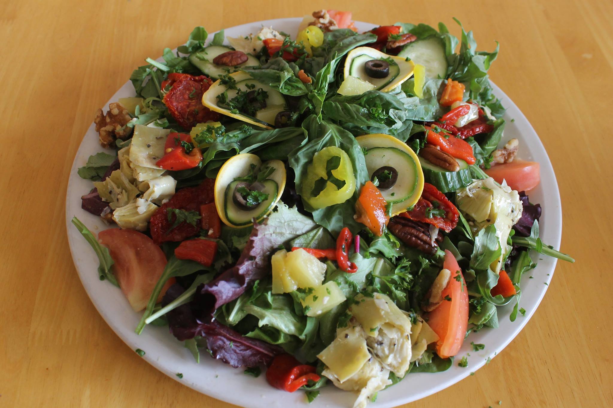 Order Very Green Salad food online from Emilio Brick Oven Pizza store, Sterling on bringmethat.com