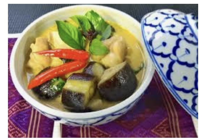 Order Green Curry food online from Prik Thai Kitchen store, Astoria on bringmethat.com