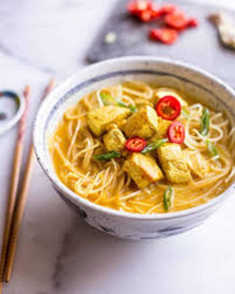 Order 36. Thai Curry Noodle Soup food online from High Thai store, Brooklyn on bringmethat.com