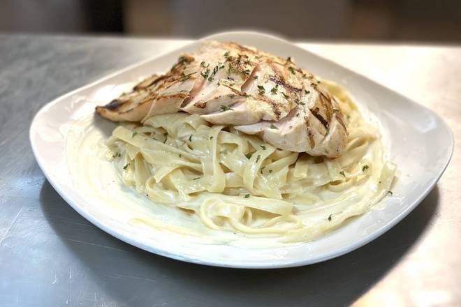 Order Fettuccini Alfredo Pasta food online from Mineos Pizza & Wings store, Franklin on bringmethat.com