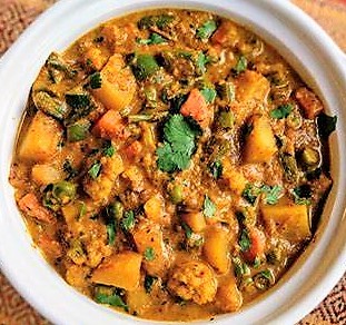 Order Mixed Vegetable Masala (Add Rice, Naan, Puri in 1) food online from Biryani Pointe store, Lombard on bringmethat.com