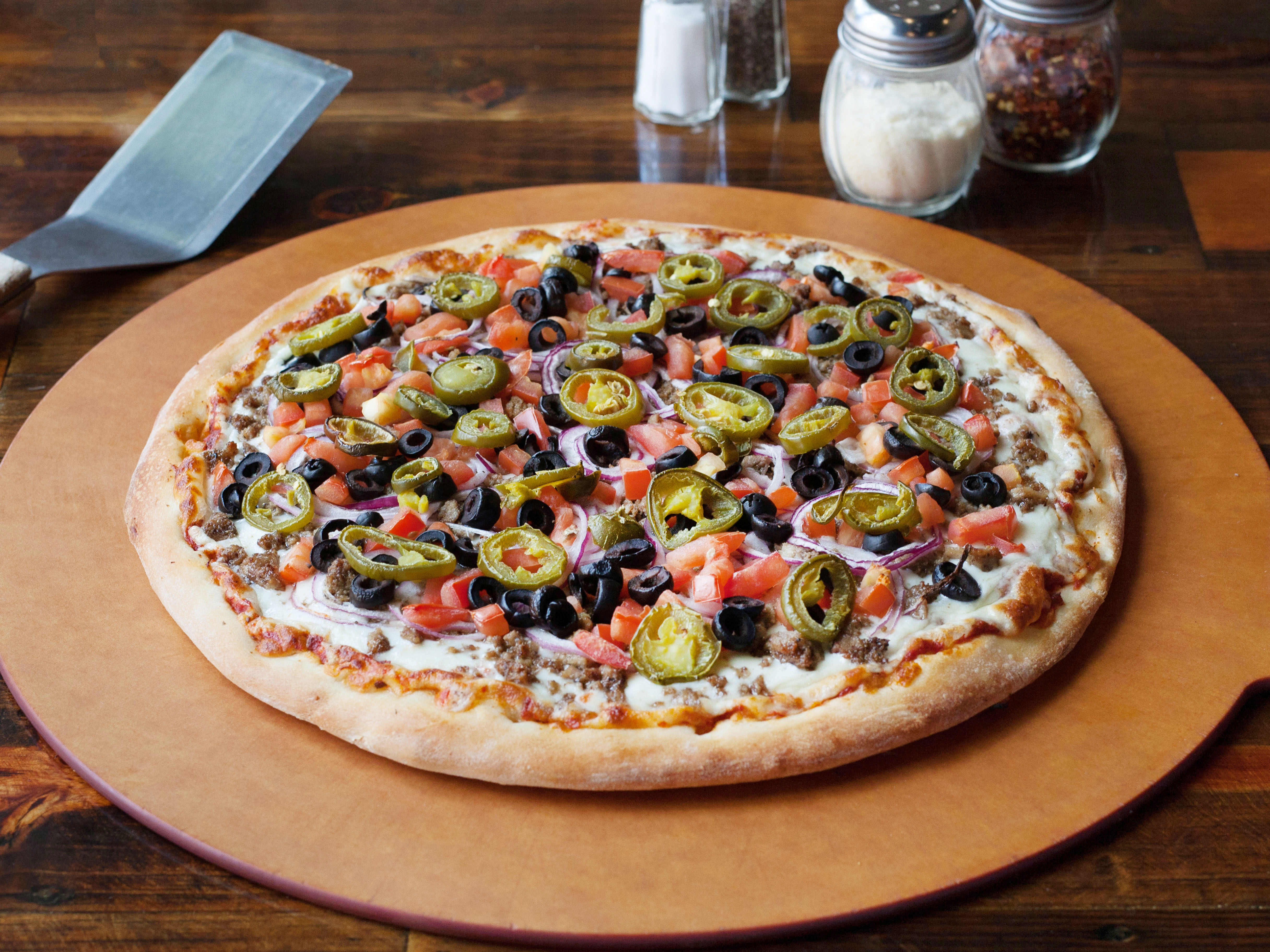 Order Hombre Pizza food online from Upper Crust Pizza store, Oceanside on bringmethat.com