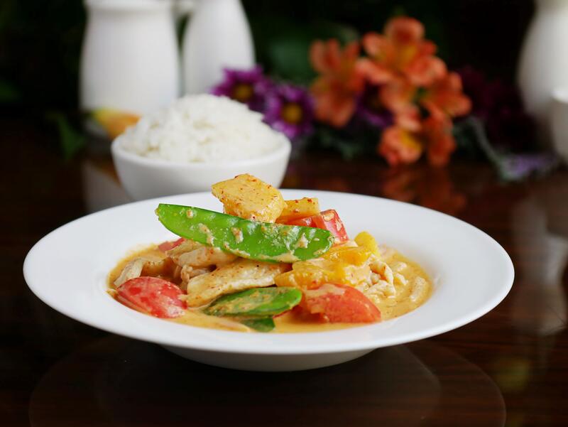 Order Red Curry Chicken food online from Four Leaves Asian Restaurant store, Huntsville on bringmethat.com