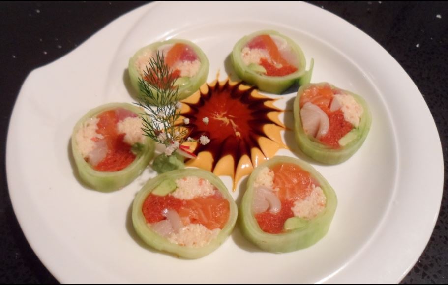 Order E24. Cucumber Skin Roll food online from Icho Izakaya Fusion Cuisine store, Temple City on bringmethat.com