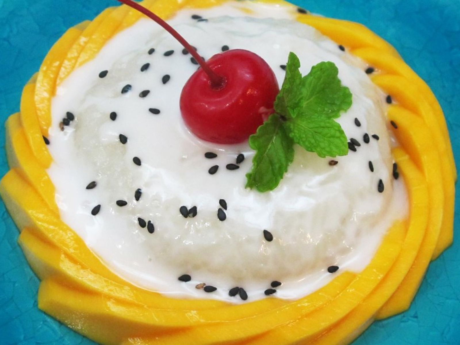 Order SWEET STICKY RICE WITH MANGO food online from Pinto Urban Thai Diner store, Richardson on bringmethat.com