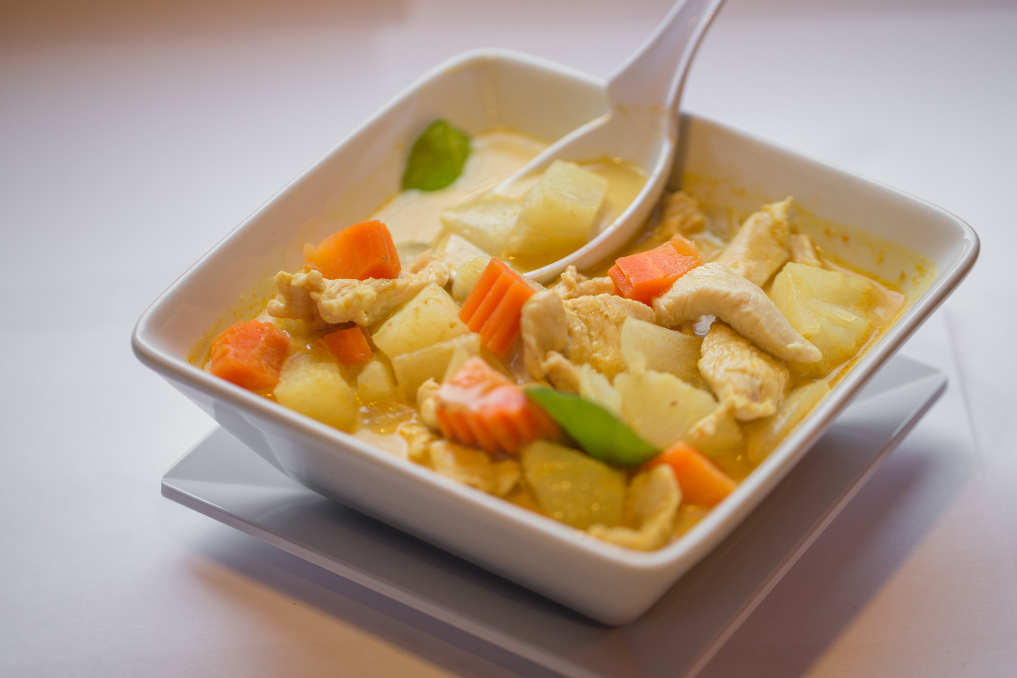 Order Yellow Curry food online from Salween Thai store, Omaha on bringmethat.com