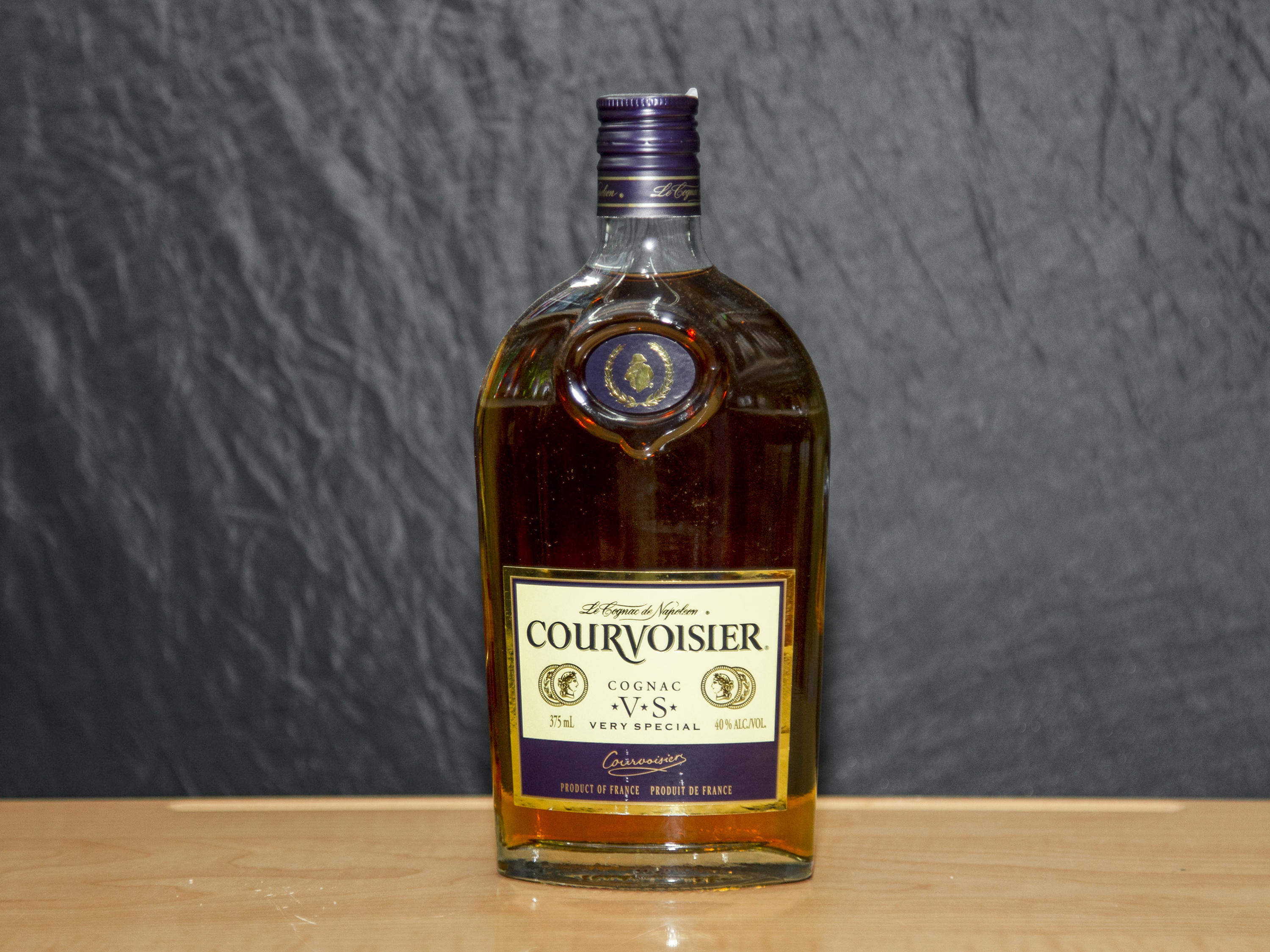 Order Courvoisier VS, 375 ml. Cognac (40.0% ABV) food online from Platinum Star Food & Liquor store, Chicago on bringmethat.com