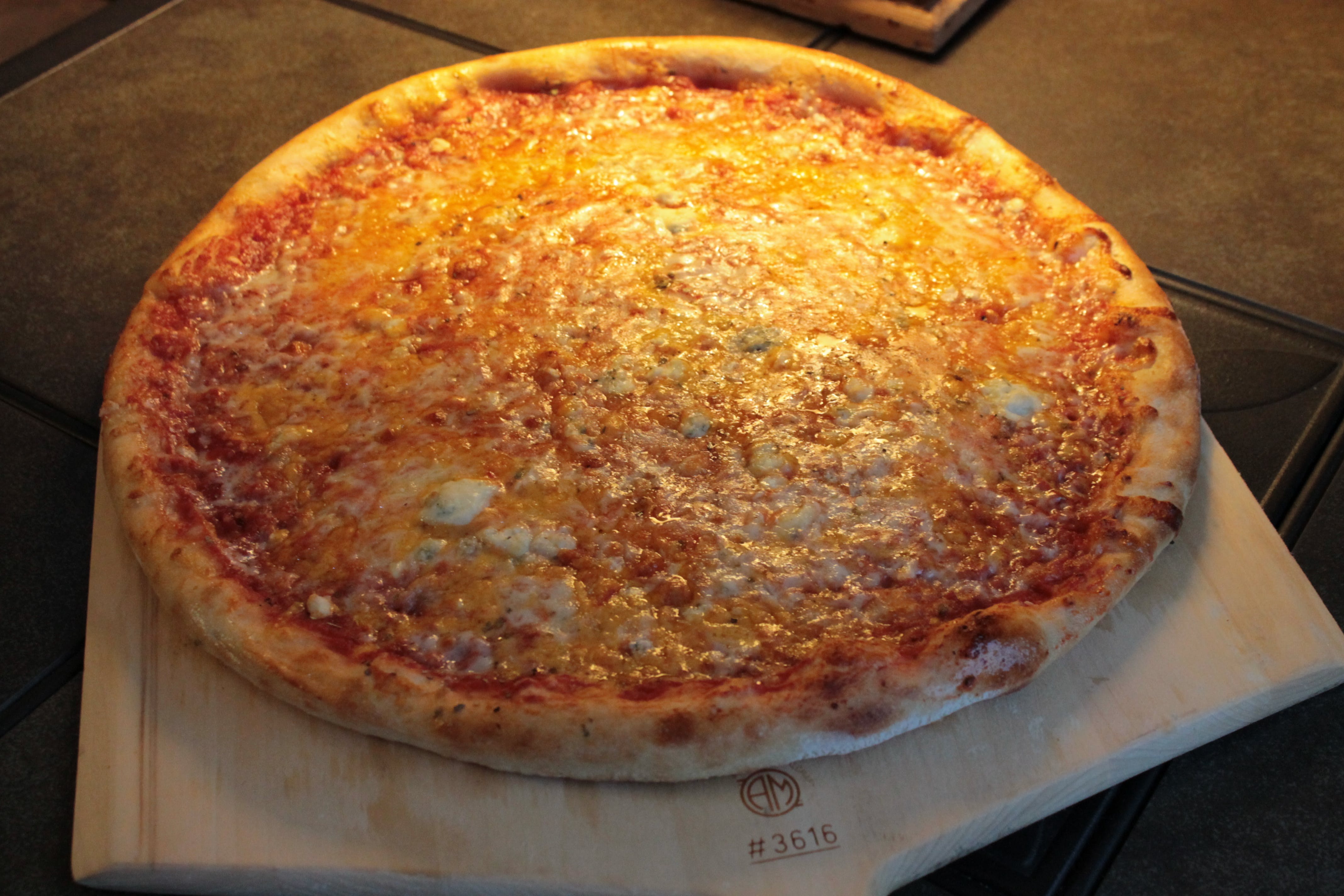 Order Formaggio Pizza - Medium 14" food online from The Dough Boy's Pizzeria store, Baldwinsville on bringmethat.com