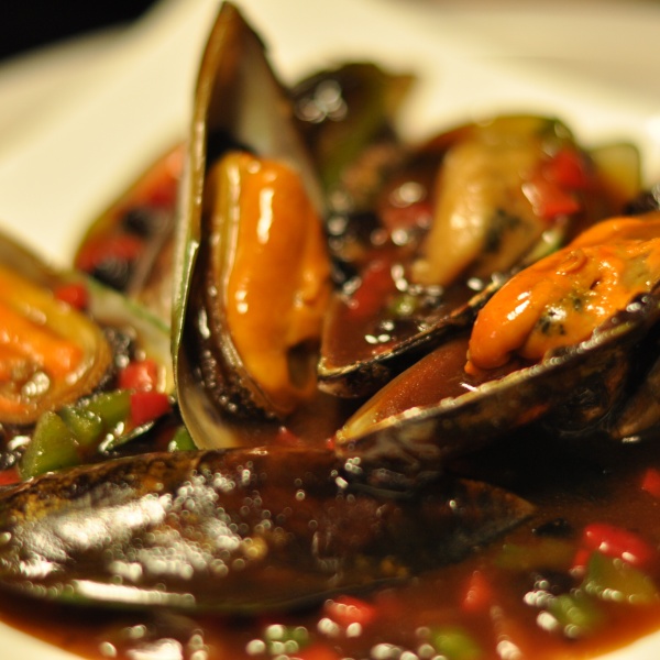 Order Mussels with Black Bean Sauce food online from KenShin Asian Diner store, Philadelphia on bringmethat.com