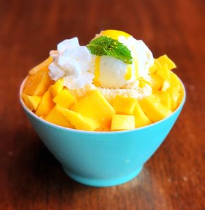 Order Mango bingsu  food online from K Bop Korean Fusion Cafe store, Colorado Springs on bringmethat.com