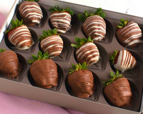 Order GS - Chocolate Covered Strawberries food online from Manny's Sweet Treats store, Mineola on bringmethat.com