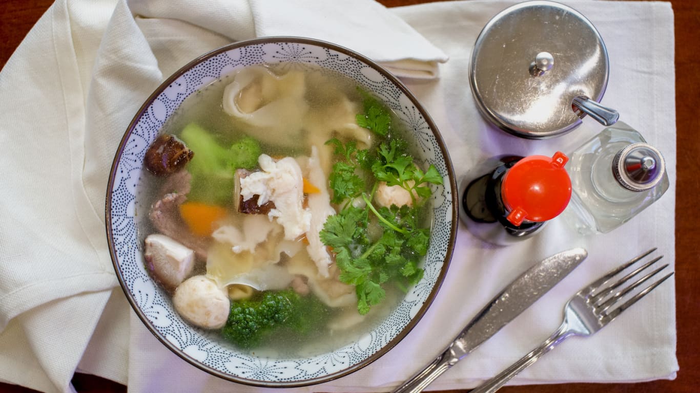 Order Wor Won Ton Soup food online from Dragon Spring store, Pleasant Hill on bringmethat.com