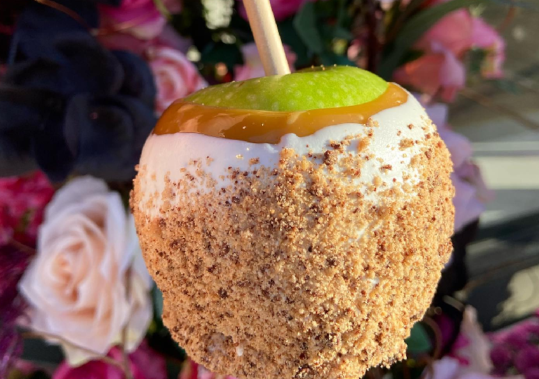Order Caramel and Chocolate Apple  food online from Trina Treats store, Lyndhurst on bringmethat.com