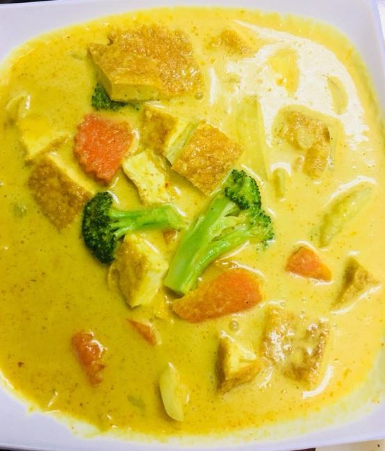 Order Yellow Curry food online from Tup Tim Thai Cuisine store, Salem on bringmethat.com