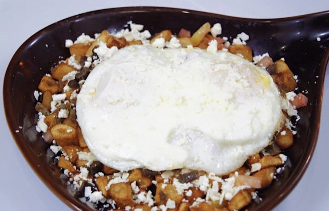 Order GYRO FETA SKILLET food online from Leo's Coney Island store, Sterling Heights on bringmethat.com