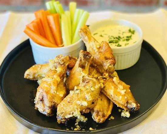 Order Garlic Parmesan wings food online from Pazzo pizzeria store, Los Angeles on bringmethat.com