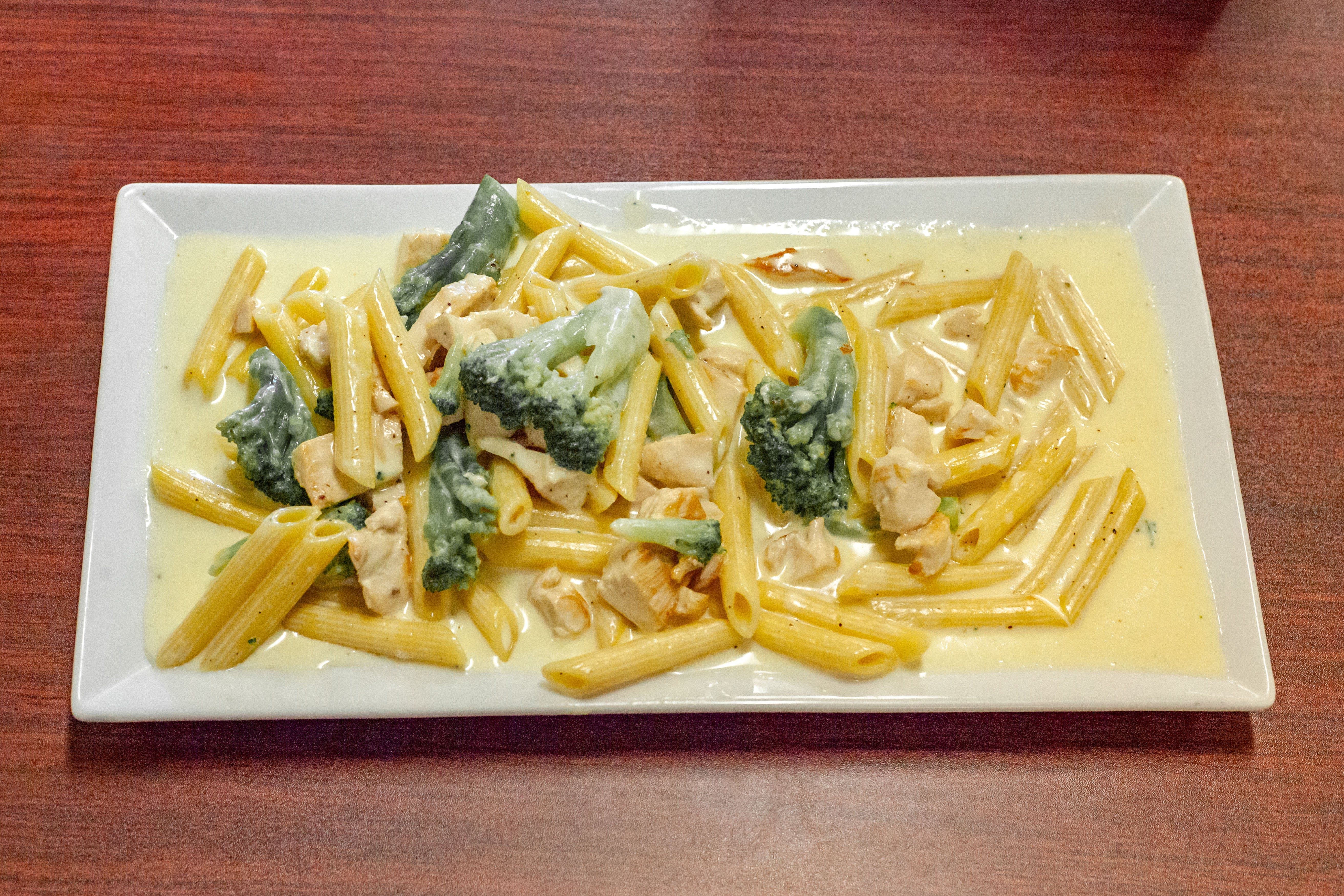 Order Chicken & Broccoli Alfredo - Entree food online from Pennsville Pizza store, Pennsville on bringmethat.com