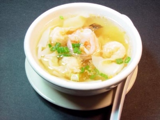 Order Wonton Soup food online from Siam Pasta Thai Cuisine store, Chicago on bringmethat.com