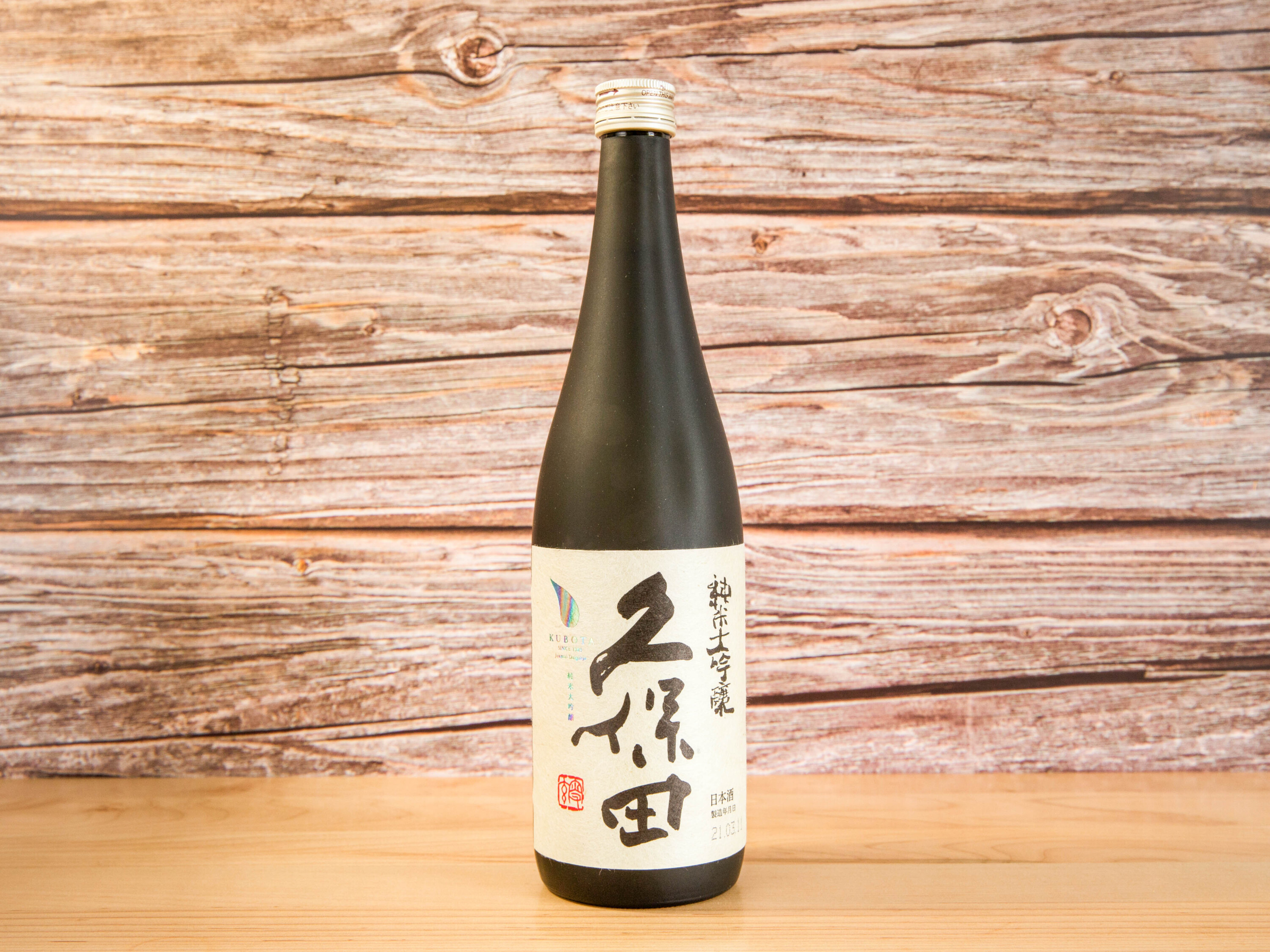 Order Kubota Manju Junmai Daiginjo Sake（久保田 万寿） food online from Taipei Fine Wine & Liquor 台北酒莊 store, NY on bringmethat.com