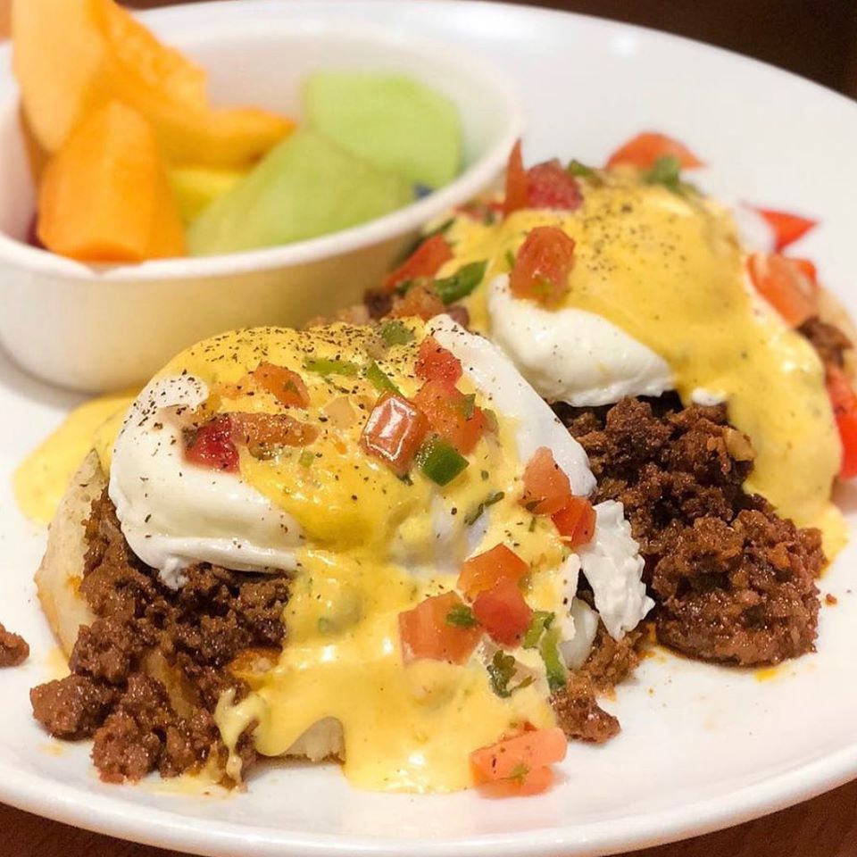 Order Los Altos Benedict food online from Wildberry Pancakes & Cafe store, Chicago on bringmethat.com
