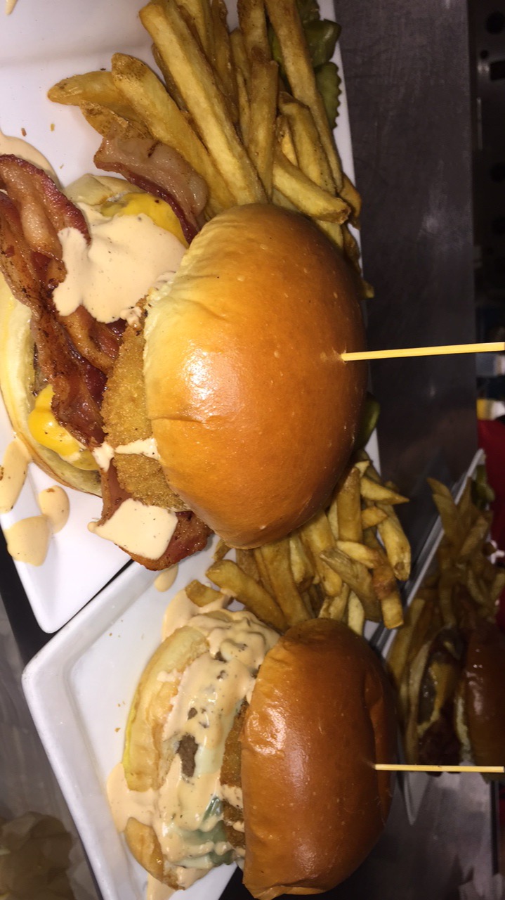 Order Shakers Bacon Burger food online from Shakers Bar and Grill store, Wixom on bringmethat.com