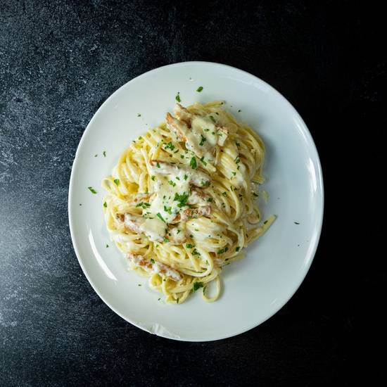 Order Linguine Chicken Alfredo food online from Slice Factory store, Chicago on bringmethat.com