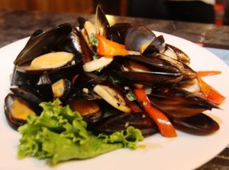 Order 707. Basil Mussel food online from Siam Pasta store, Chicago on bringmethat.com
