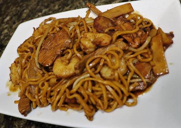 Order Lo Mein food online from Golden Crown Chinese-American Restaurant store, Amherst on bringmethat.com