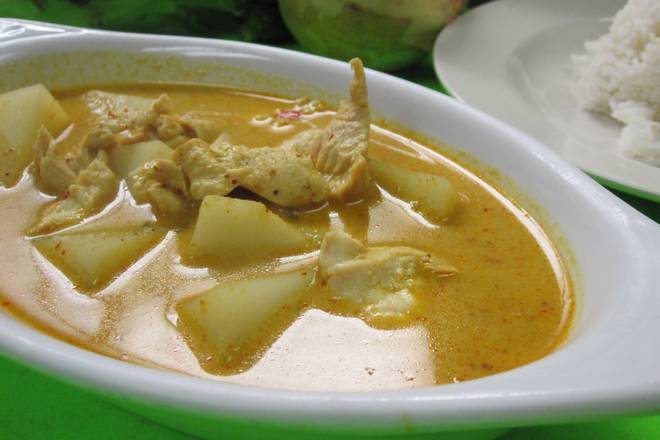 Order Yellow Curry food online from Bangkok House store, Lexington on bringmethat.com