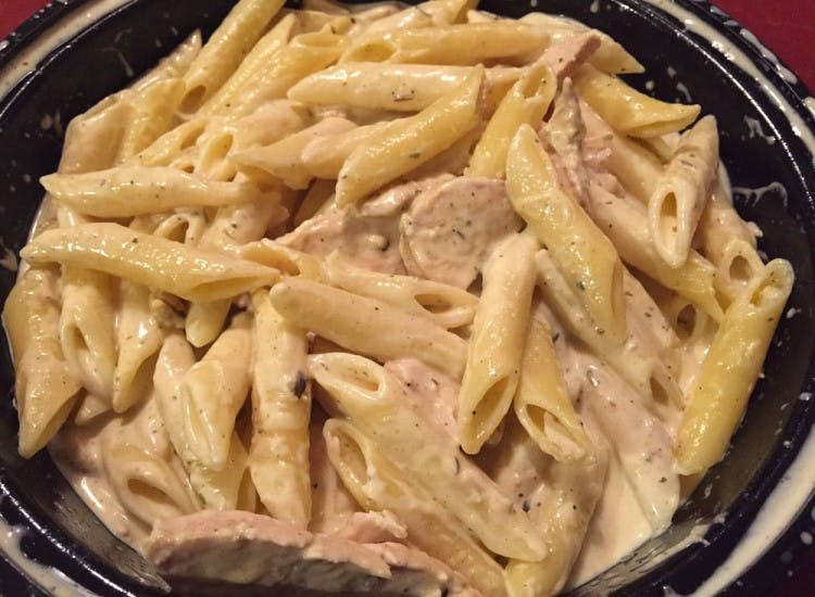 Order Chicken Alfredo Penne - Pasta food online from Giovanni's Pizza & Pasta store, Pittsburgh on bringmethat.com