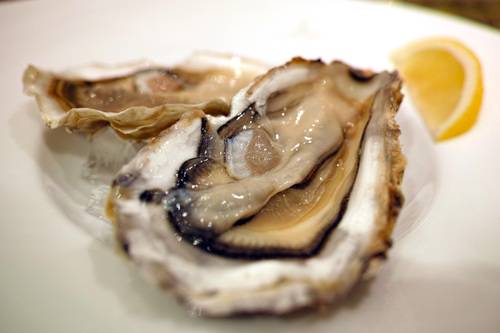 Order Raw Oyster (6 pcs) food online from Juicy Crab Seafood And Steak House store, Manheim Township on bringmethat.com
